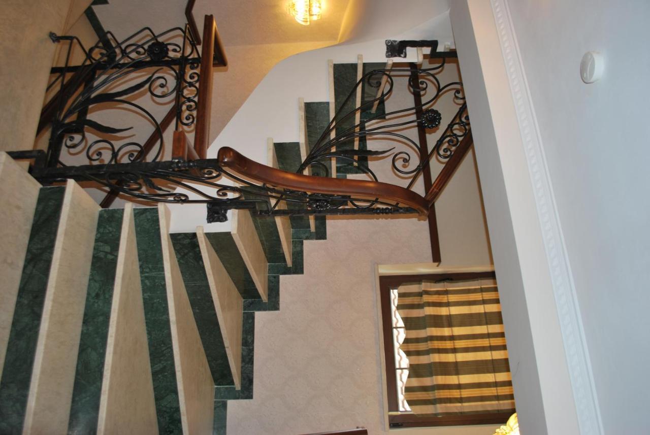 Hotel Vila Sigal Корча Экстерьер фото