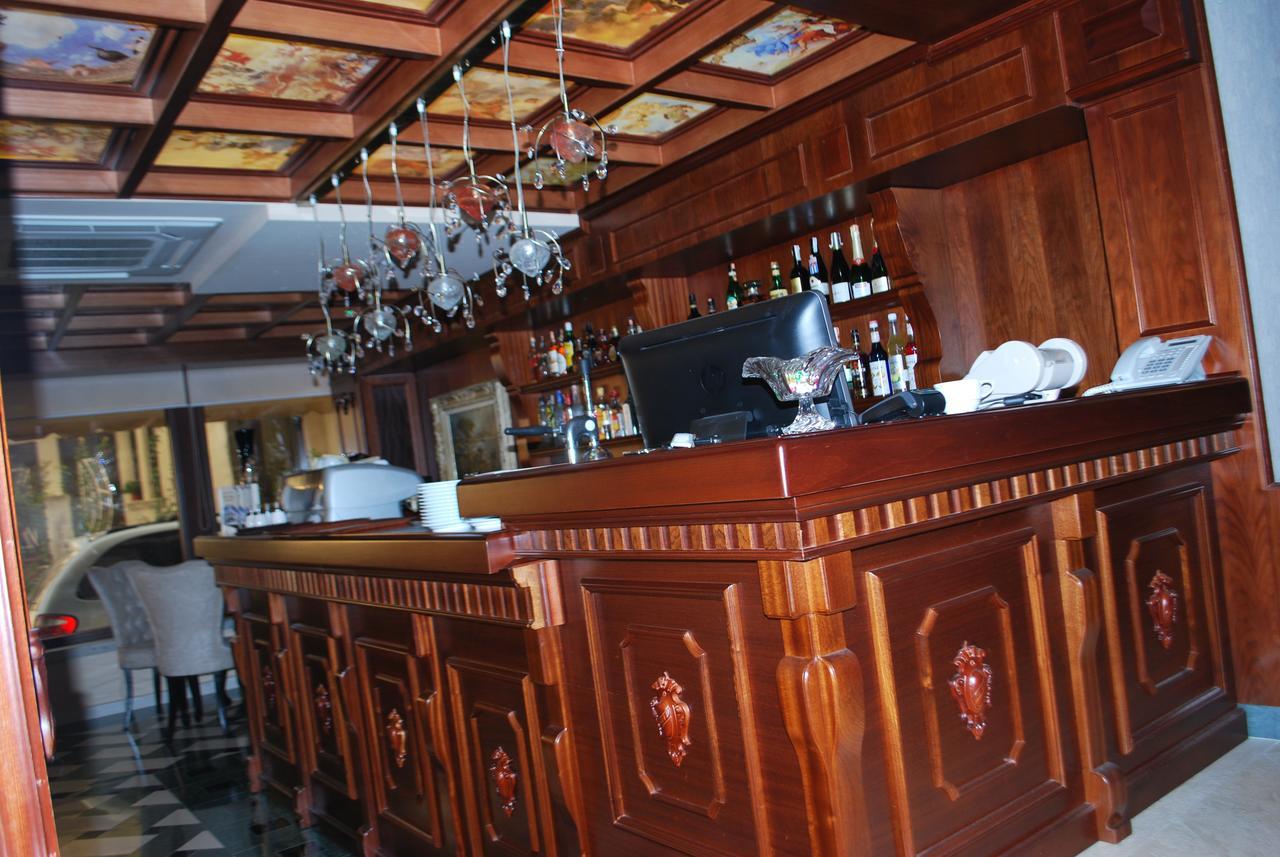 Hotel Vila Sigal Корча Экстерьер фото